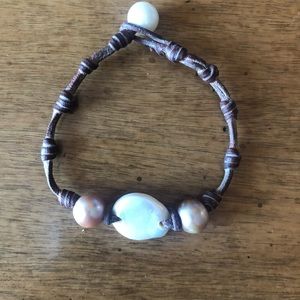 Leather and pearl bracelet